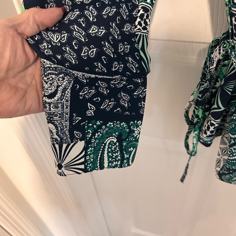 NWT LOFT Green and Blue Patterned Wrap Blouse Size L - Picture 5 of 10